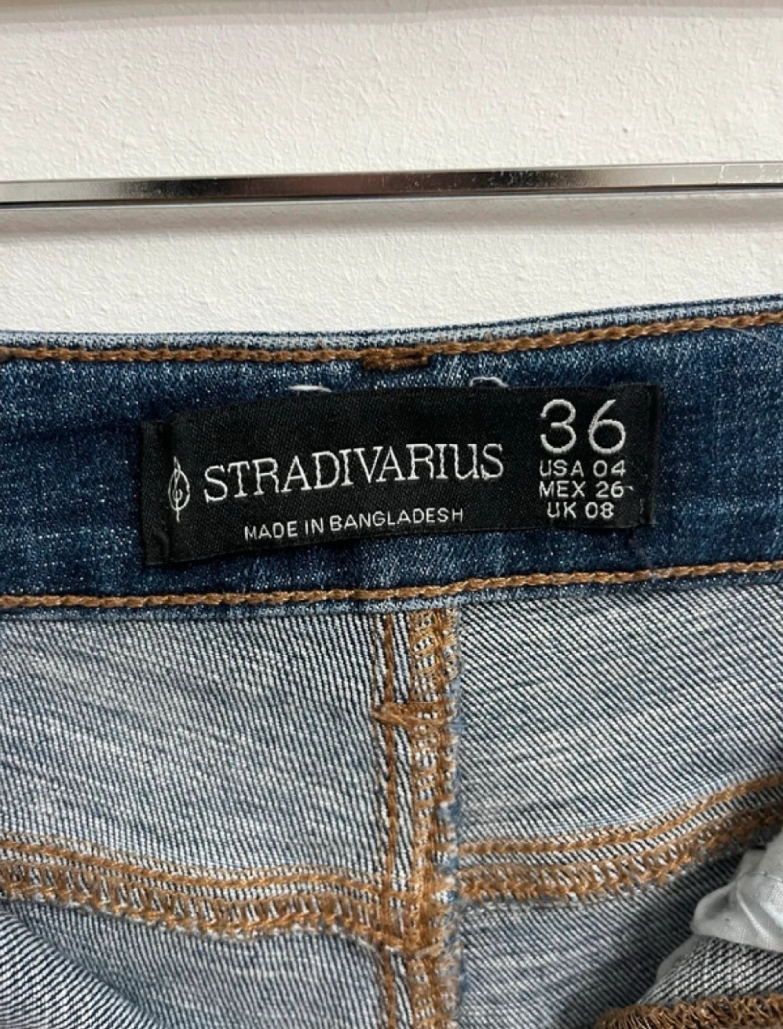 Pantalones de mezclilla acampanados D74 Talla 36 Stradivarius – photo 3